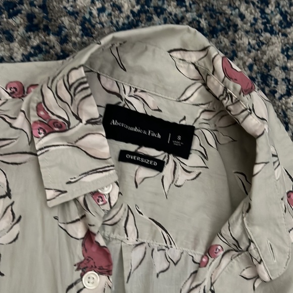 Abercrombie & Fitch oversized button down shirt (s) - Picture 2 of 3